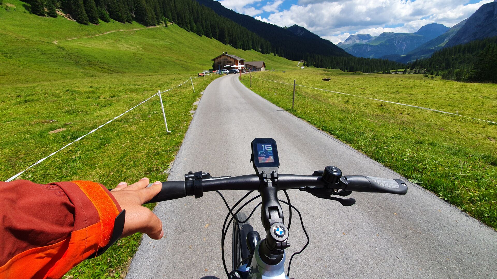 E-Bike Tour durch das Zugertal in Richtung des Älpele (kleine Hütte)
