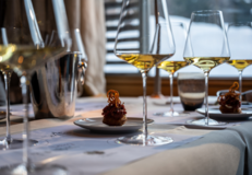 arlberg-weinberg-tasting-chardonnays-sauvignons-c-Lech-Zuers-Tourismus