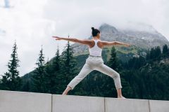 yoga-natur-lech-zuers-vorarlberg-sommer