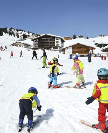 Lech-Zuers-am-Arlberg-Skischule-Oberlech-by-Sepp-M