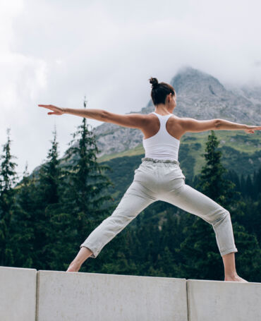 Yoga_LZTG_by_Daniel_Zangerl_WEB_ (1).jpg