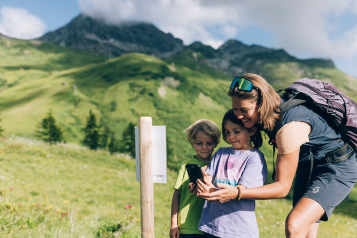 Spielend wandern Weg Lech_Lech Zürs ©Daniel Zangerl (21)