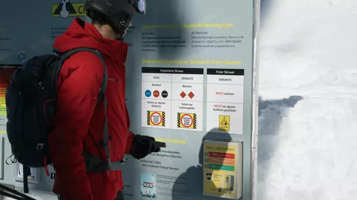 Freeride Safety Check Punkt im Skigebiet Ski Arlberg